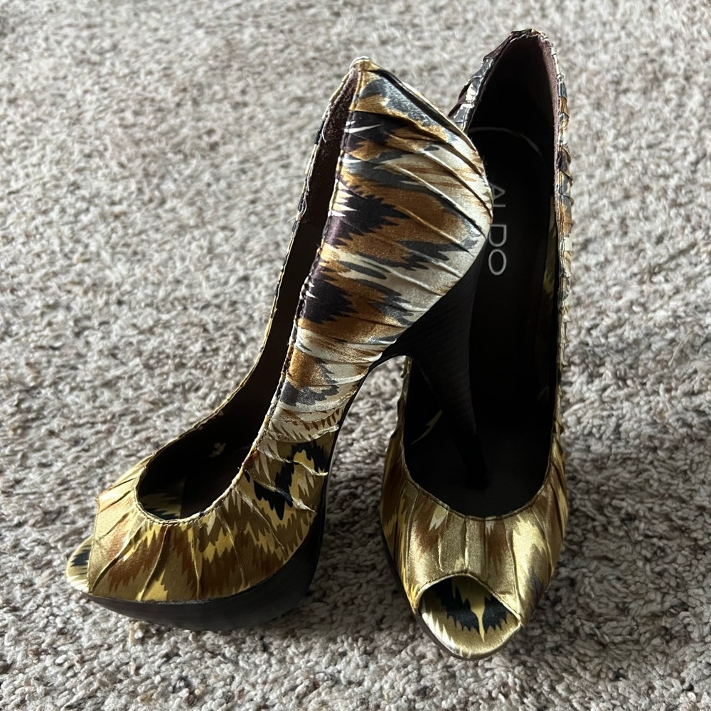 Aldo Peeped Toe Heels Size 8